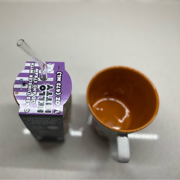 Hello Kitty Fall - Picture 5 of 5